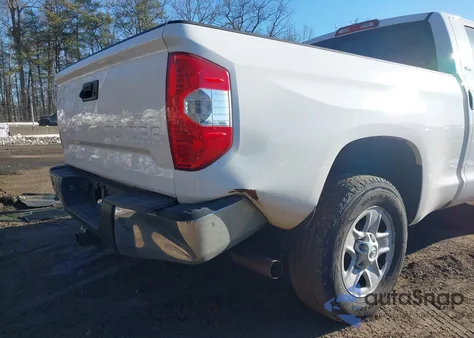 2019 Toyota Tundra Sr5 4.6L V8 z USA, uszkodzony, nr VIN 5TFRM5F11KX137743